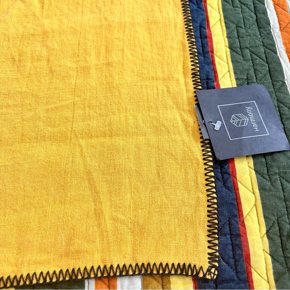 Harmony linen table runner - Picture 4 of 7